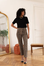 Load image into Gallery viewer, Straight Leg Leopard Ankle Jeans