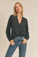 Load image into Gallery viewer, Classic Expedition Blouse