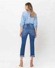 Load image into Gallery viewer, High Rise Raw Hem Crop Jeans