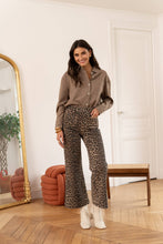 Load image into Gallery viewer, Wide Leg Crop Leopard Jeans
