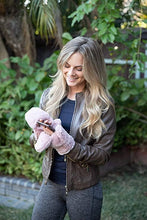 Load image into Gallery viewer, Rose Faux Fur Mitten
