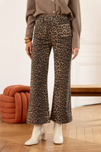 Load image into Gallery viewer, Wide Leg Crop Leopard Jeans
