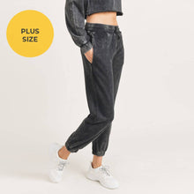 Load image into Gallery viewer, Mineral-Washed Cropped 7/8 Joggers -CURVY
