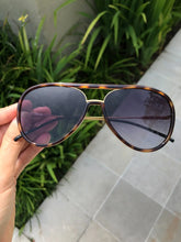 Load image into Gallery viewer, Shay Aviator Sunglasses -Gradient Grey
