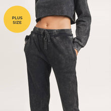 Load image into Gallery viewer, Mineral-Washed Cropped 7/8 Joggers -CURVY
