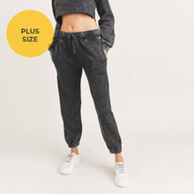 Load image into Gallery viewer, Mineral-Washed Cropped 7/8 Joggers -CURVY
